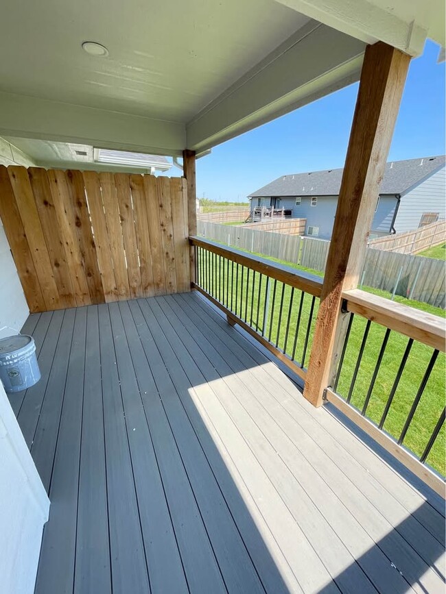 Building Photo - 9279-9281 N Fox Pointe Ct