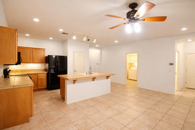 Foto del edificio - Huge house  great location