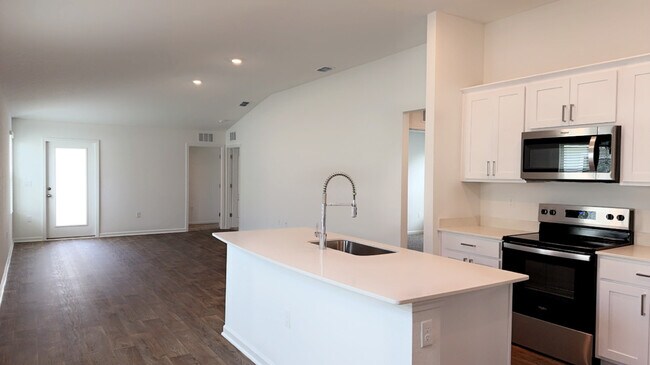 Foto del edificio - 136 Ashbrook St