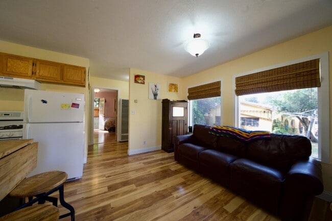 Building Photo - 224 Winona Ave