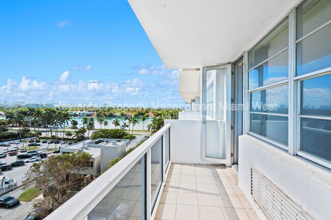Foto del edificio - 5313 Collins Ave