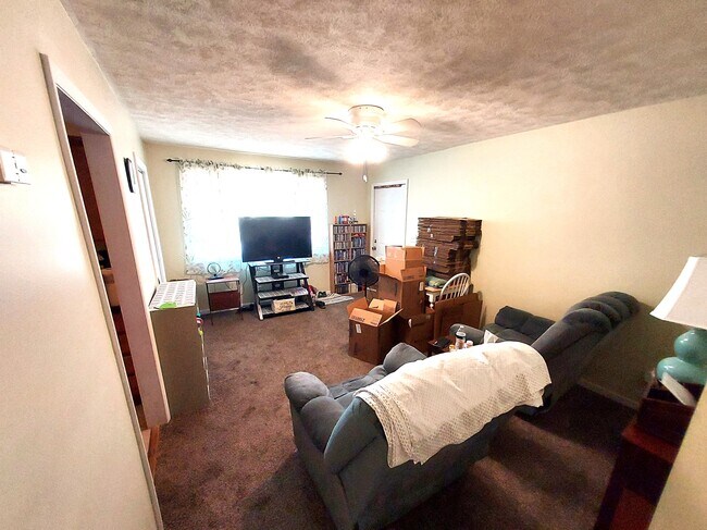 Living Room - 2907 Silverbrook Ave