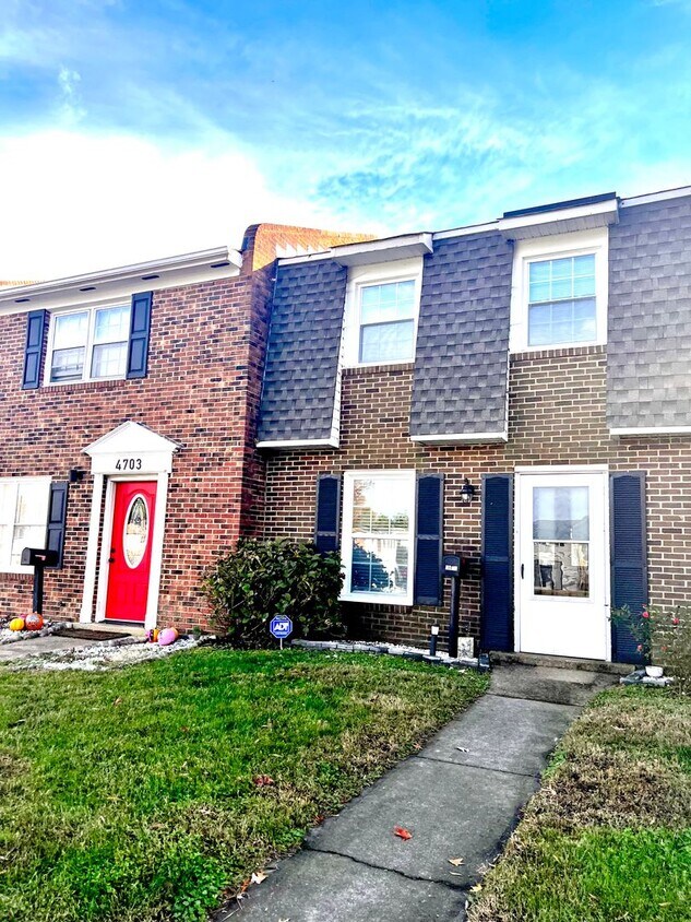 Primary Photo - 4705 Brompton Square