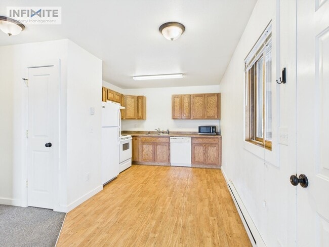 Building Photo - Super Comfy Apartment
