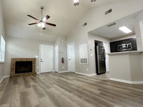 Building Photo - 963 Helmsley Ct