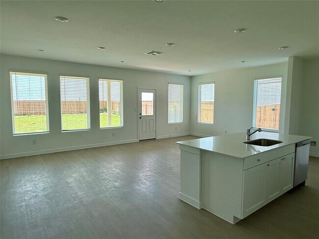 Foto del edificio - 241 Seabreeze St