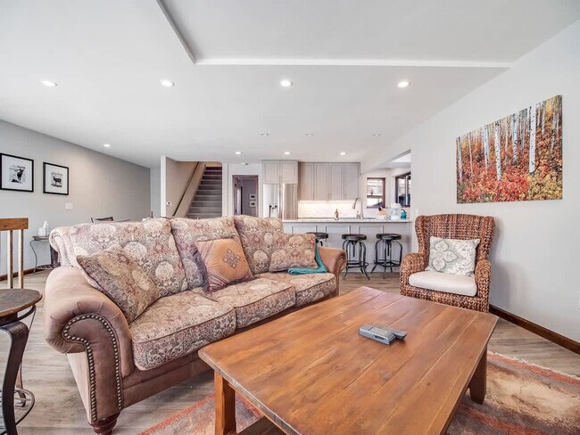 Foto del edificio - 743 Lagoon Dr