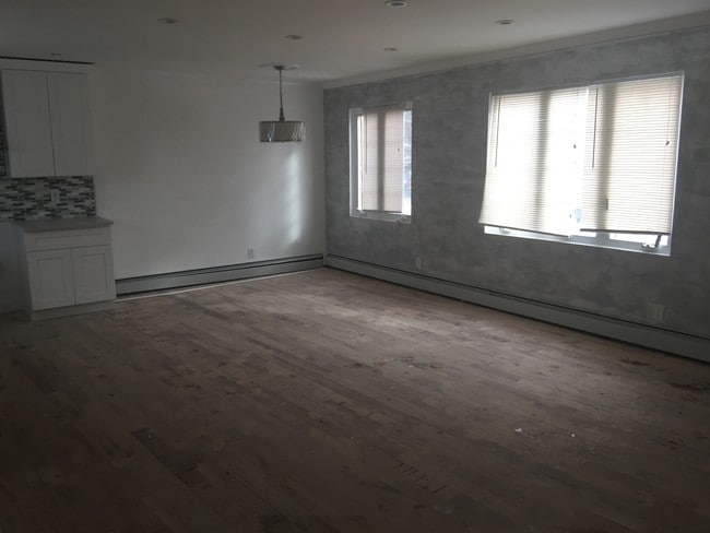 Building Photo - 9001 Farragut Rd