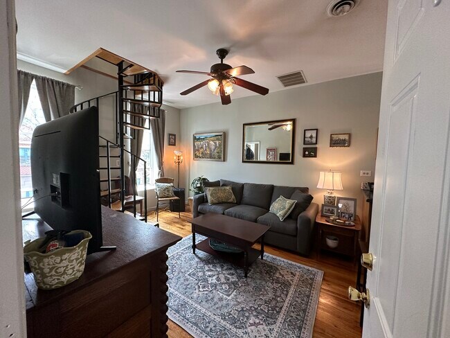 Foto del edificio - 1516 N Greenview Ave