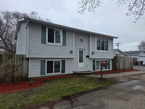 Building Photo - 4529 74th Pl