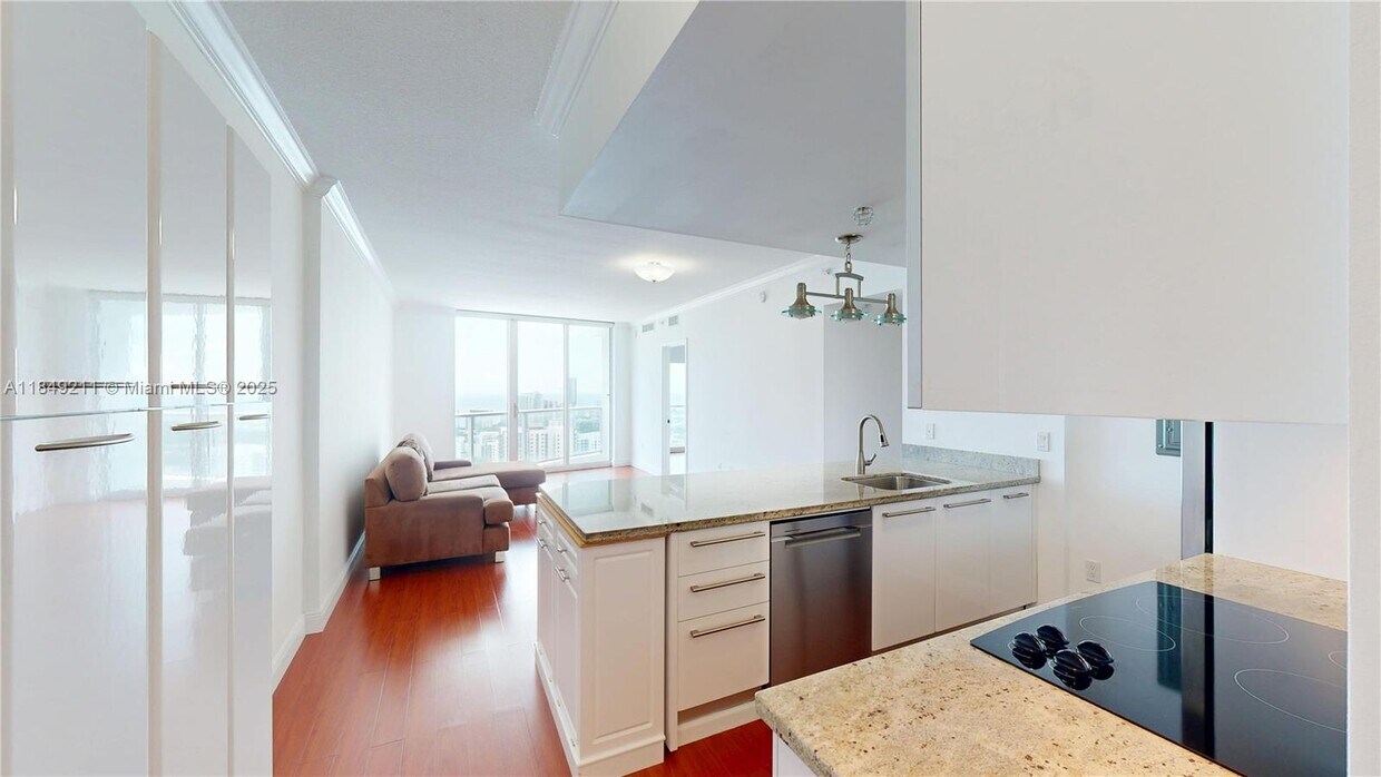 Foto principal - 185 SW 7th St