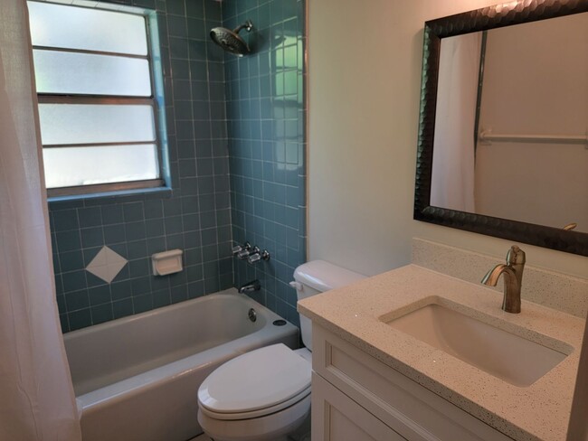 Building Photo - Fully Remodeled 2 Bedroom 2 Bath Home ***S...