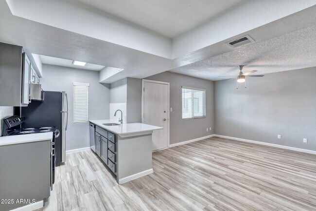 Foto del edificio - 815 E Bethany Home Rd