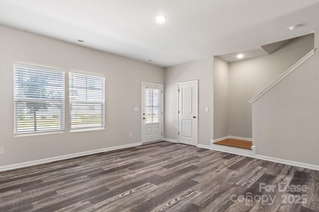 Building Photo - 117 Dogwood Vlg Trl