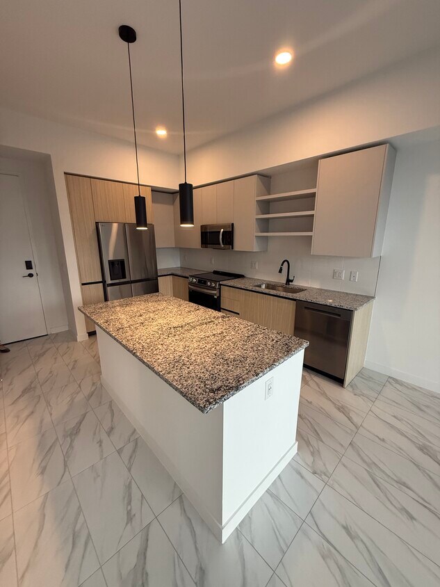 Foto principal - 2283 NE 173rd St