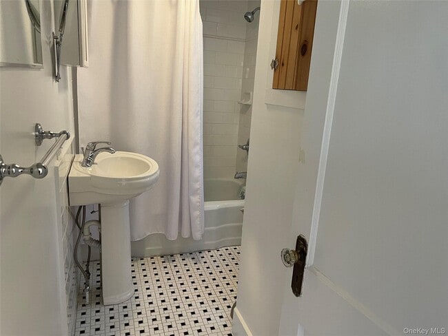 Building Photo - 40 W Garden St