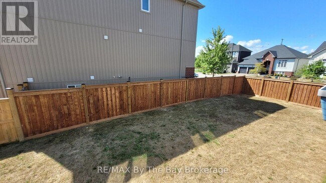 Photo du bâtiment - 218 Roy Dr.