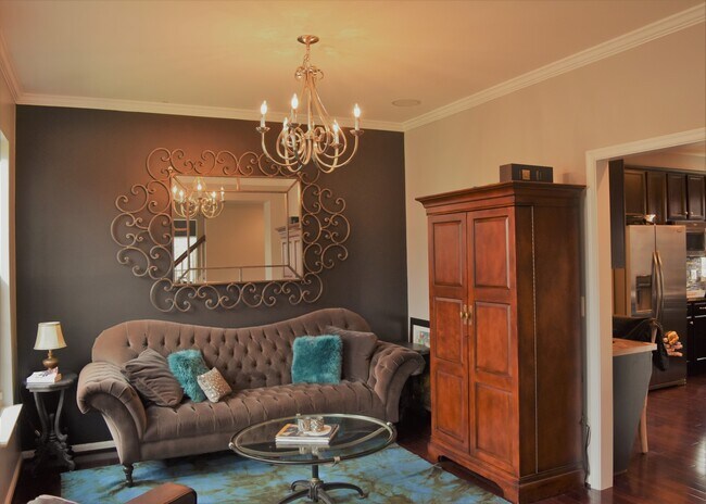 Foto del edificio - COMING SOON! 5 Bedroom, 3.5 Bath Colonial ...
