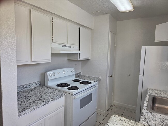 Building Photo - 11517 S Kirkwood Rd