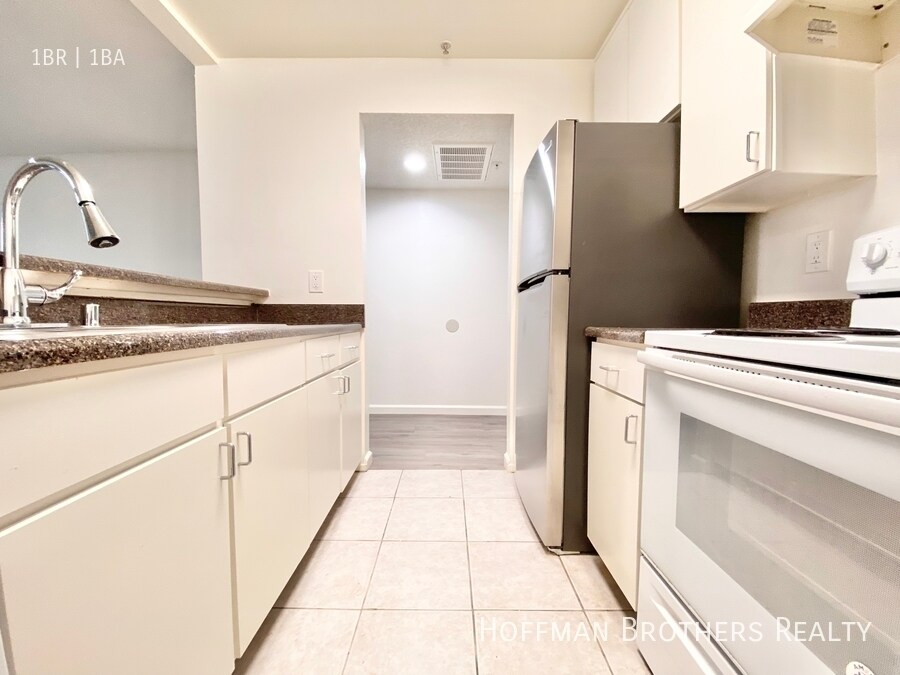 1855 Whitley Ave Unit 404, Los Angeles, CA 90028 Room for Rent in Los