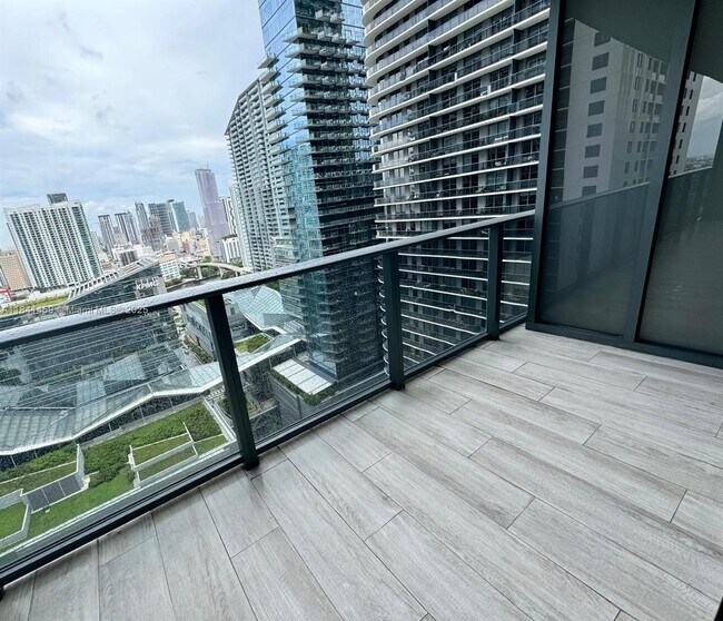 Foto del edificio - 45 SW 9th St