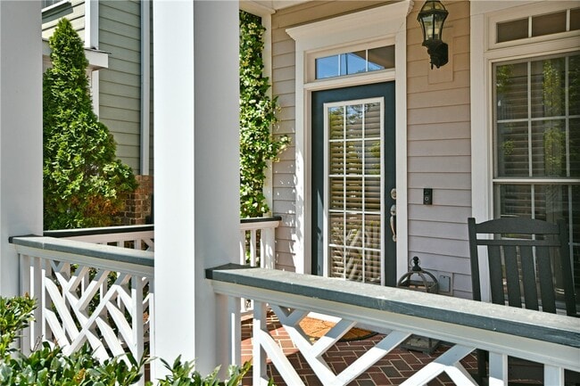 Building Photo - 324 Village Walk Ln
