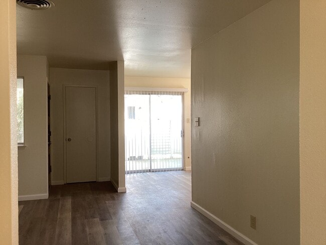 Foto del edificio - 1414 W Vassar Ave