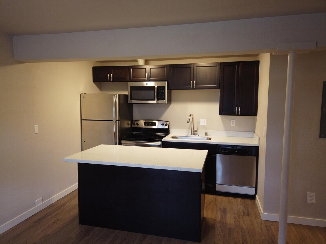 Primary Photo - 2515 Thorndyke Ave W