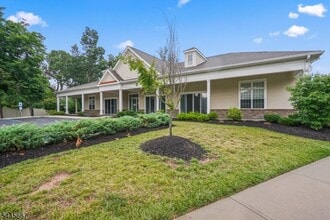 Building Photo - 723 Lorhan Dr