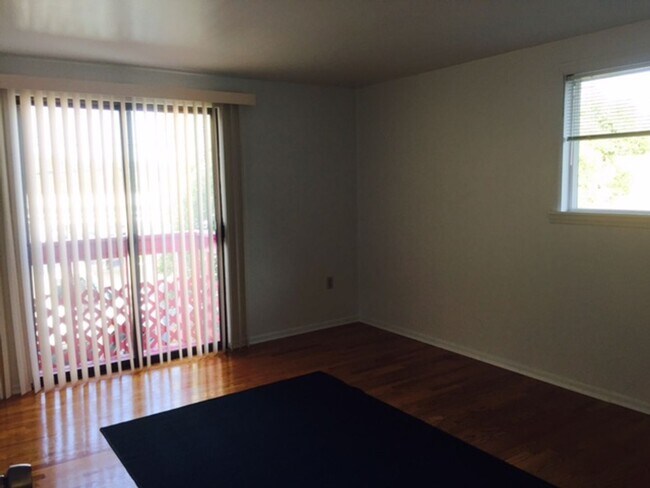Foto del edificio - 10002 3rd Ave NW