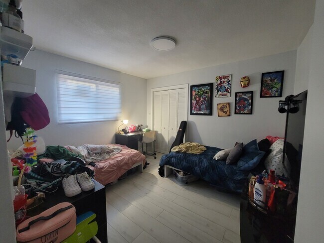 Foto del edificio - 7142 SW 22nd St