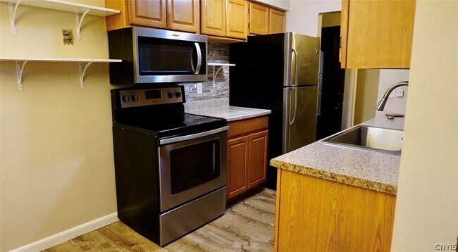 Foto del edificio - 555 Village Blvd N