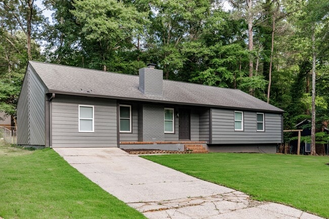 Building Photo - Newly Renovated East Side Home!