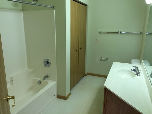Building Photo - 200 Prairie Heights Dr