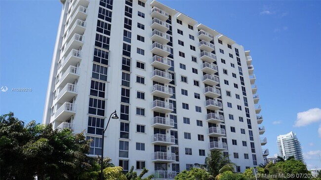 Foto del edificio - 1688 West Ave