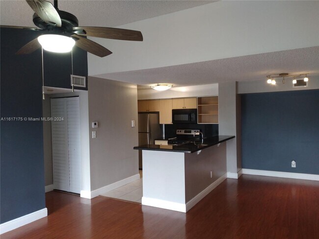 Foto del edificio - 570 S Park Rd