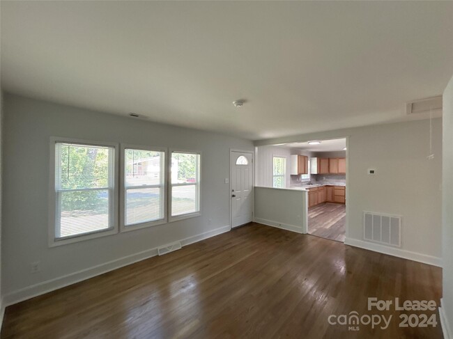 Building Photo - 7430 Briardale Dr