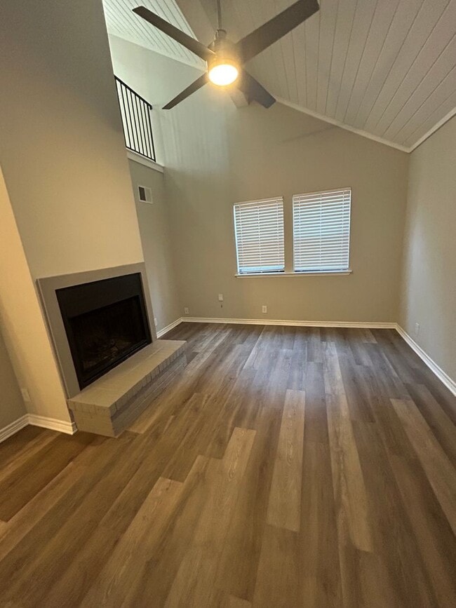 Building Photo - 1610 Waterloo Tr