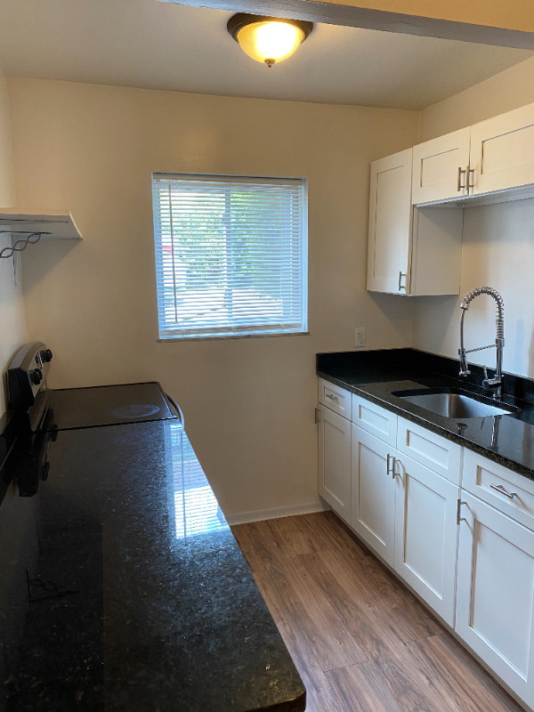 Foto principal - 14300 Madison Ave