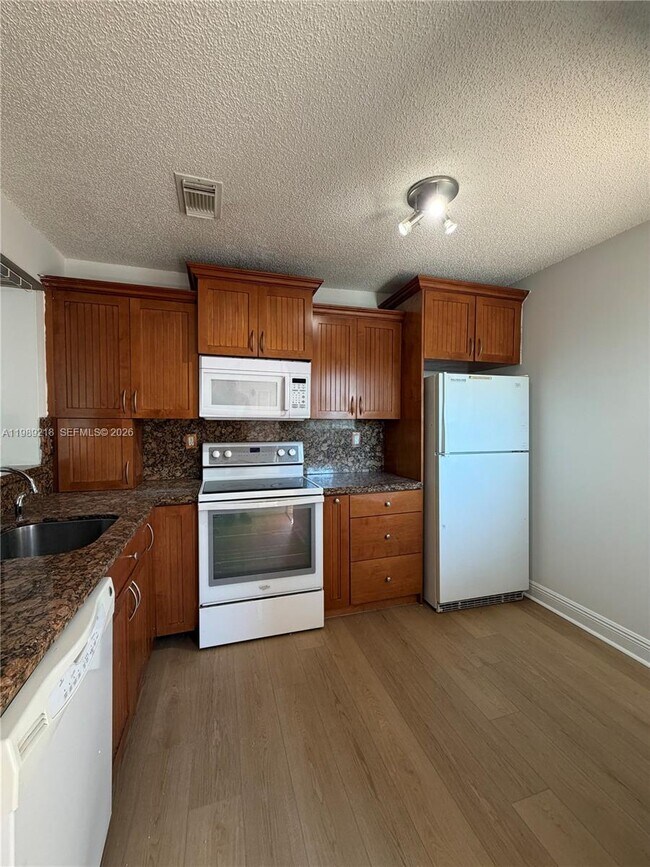 Foto del edificio - 4768 NW 114th Ave