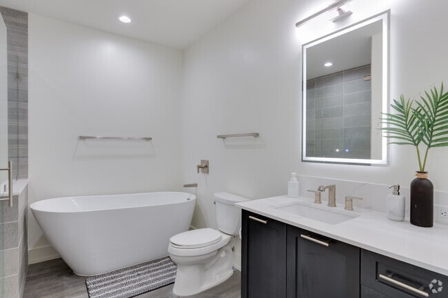 1BR, 1BA - 1,053SF - Bathroom - The Residences on High Street