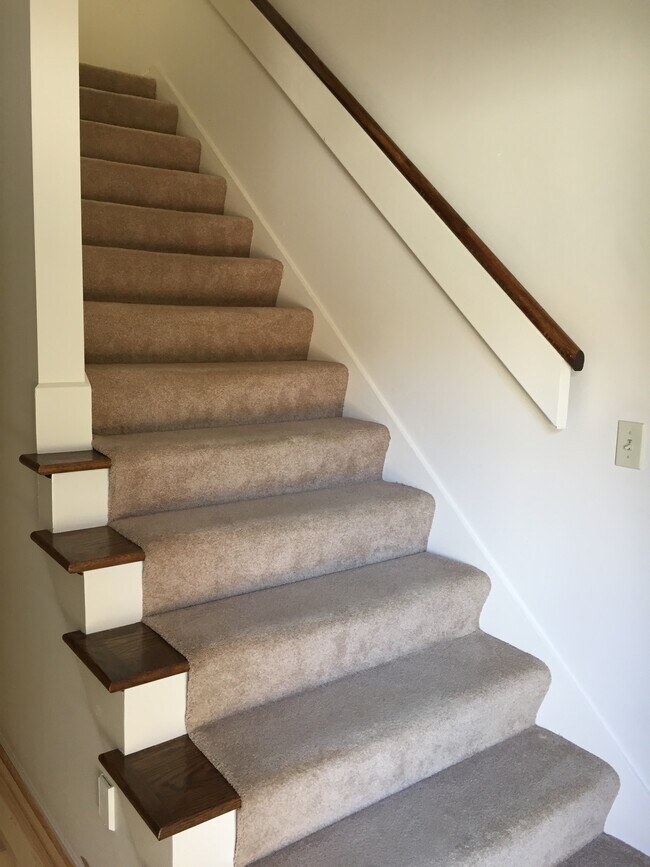 Building Photo - 5872 Ryewyck Dr