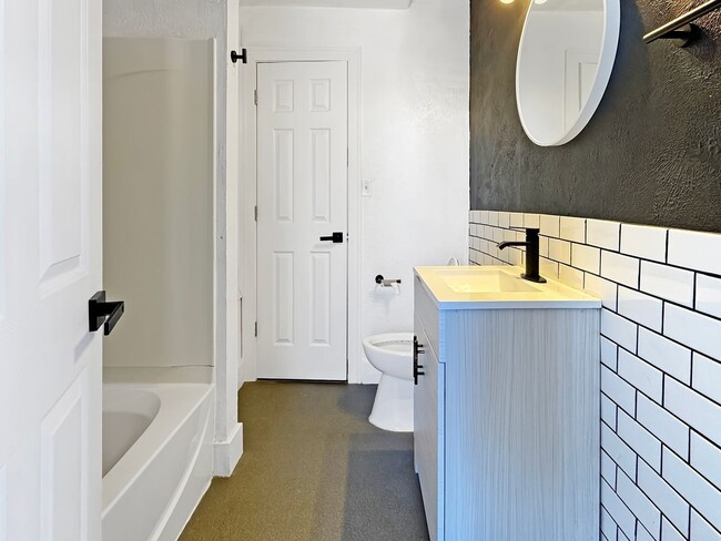 Foto del edificio - 812 Butterworth St SW