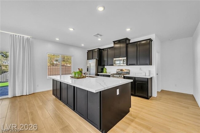 Foto del edificio - 2706 Song Pt Ave