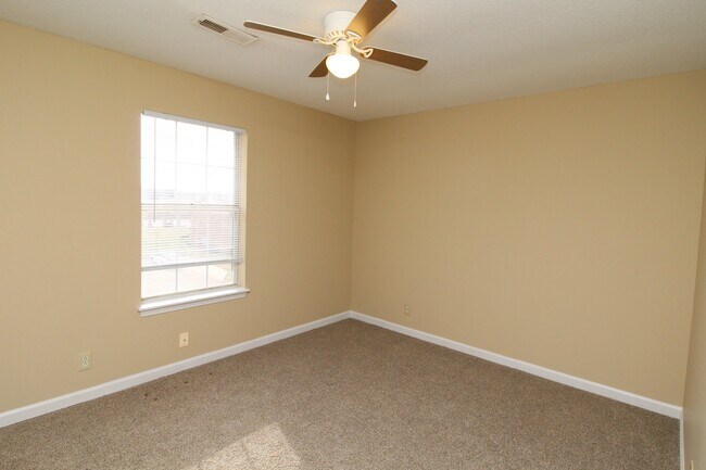 Foto del edificio - 2447 Caroline Dr