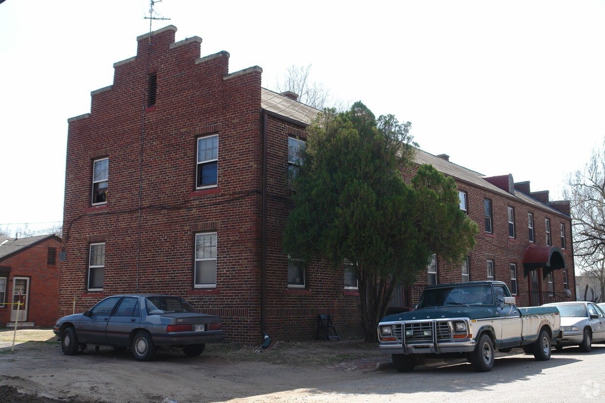 Building Photo - 1801 E English St