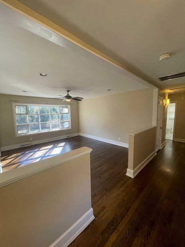Foto del edificio - 3 BR Brick Ranch with Fenced Yard in Starm...