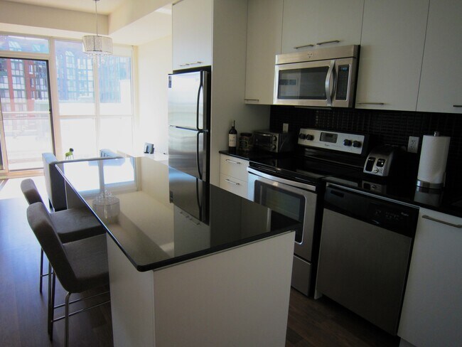 Photo du bâtiment - 775-775 King St W