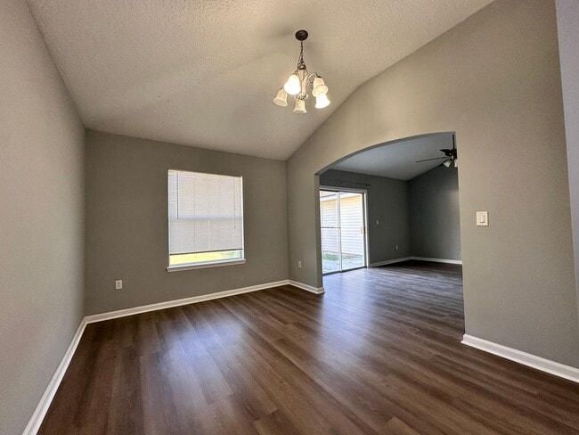 Foto del edificio - Fenced four bedroom in Lake Asbury