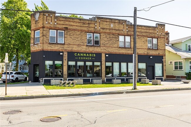 Building Photo - 85 Mapledale St